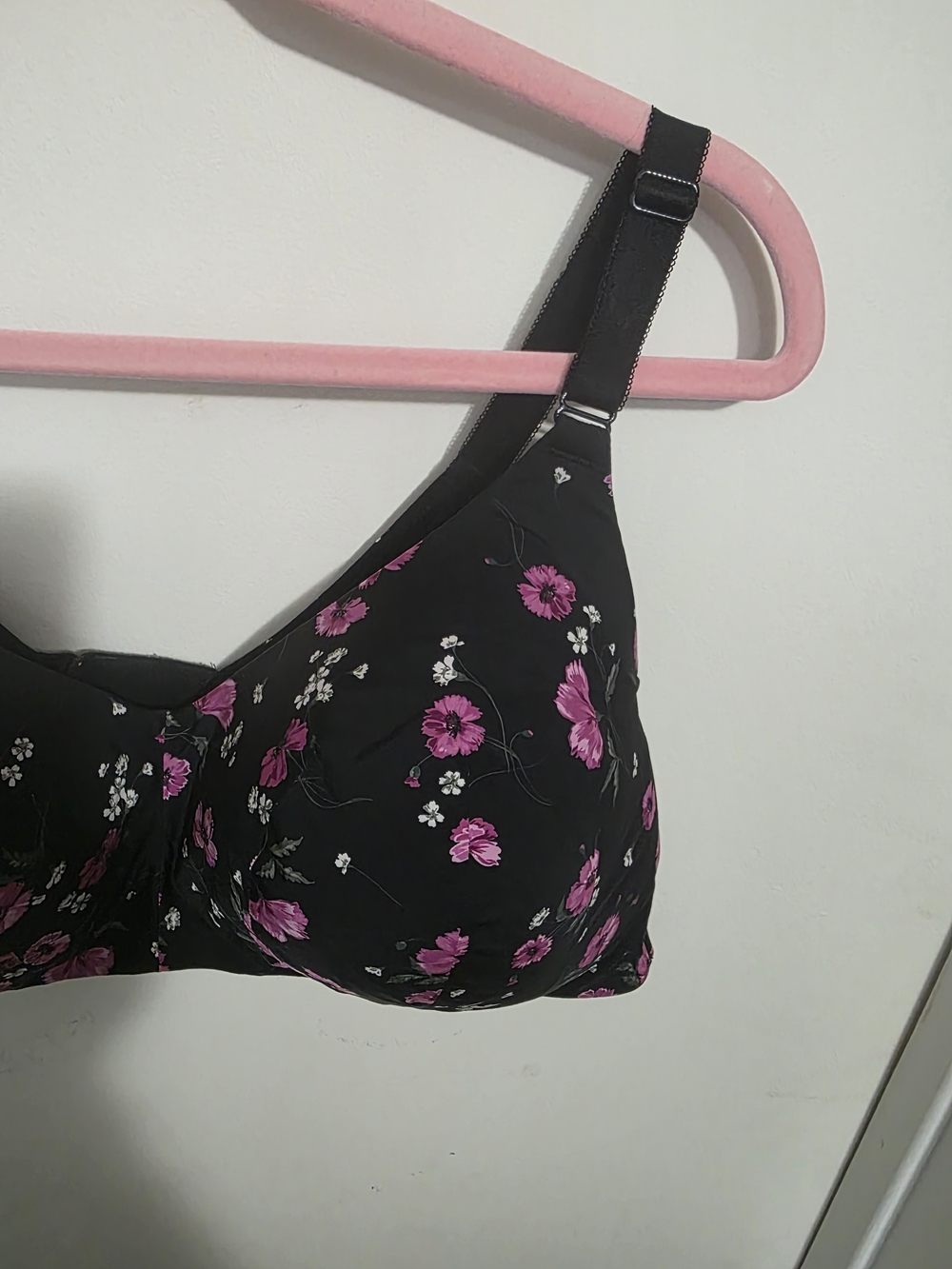Torrid 44 C Black Floral Wireless Bra with Pink Accents